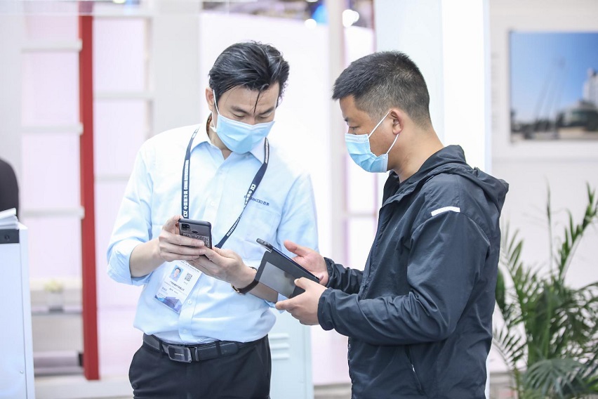 與客戶交流除濕機